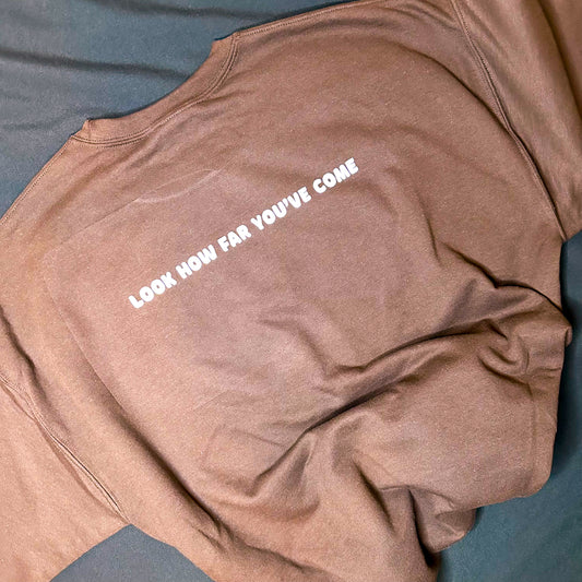 KEEP LIVIN’ Crewneck - Chocolate Brown